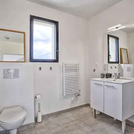 Maison Familiale Moderne Pres De La Pour 12 Personnes - Fr-1-788-85 *